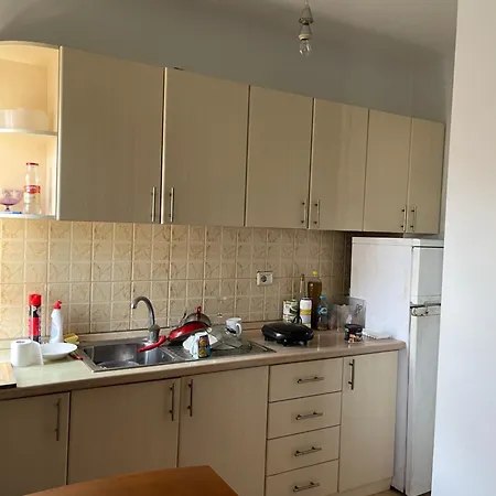 Ernald Pensión Tirana