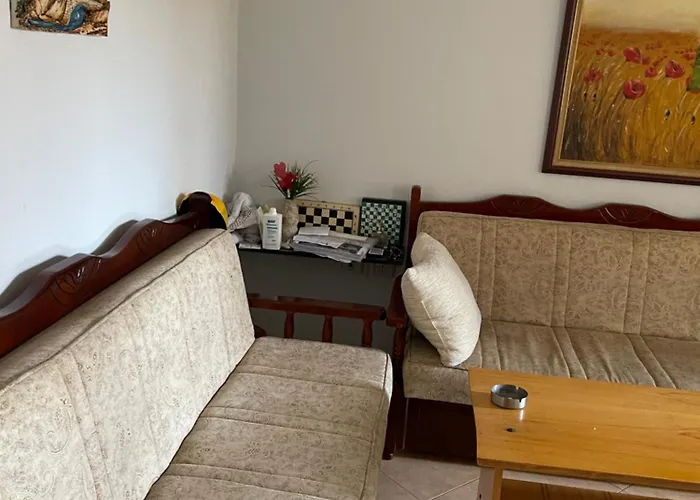 Ernald Pensión Tirana